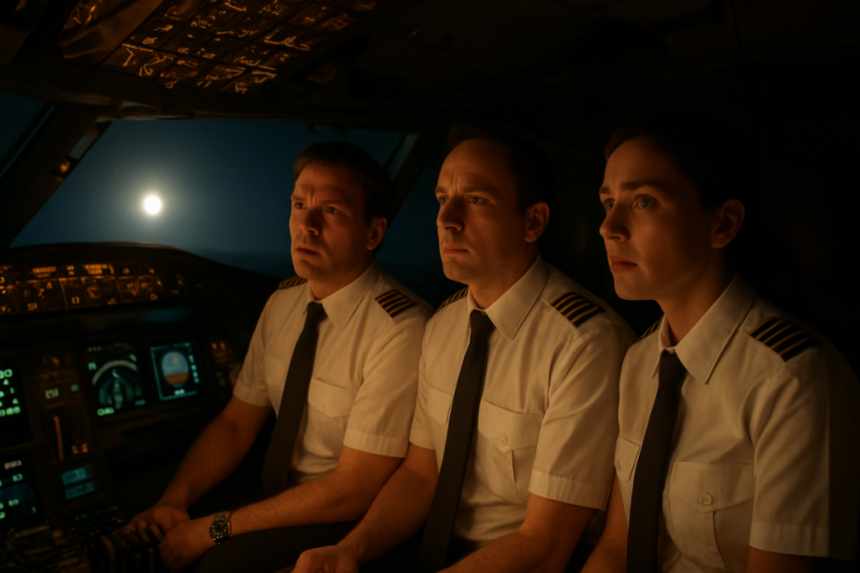 Pilots observing UFO light